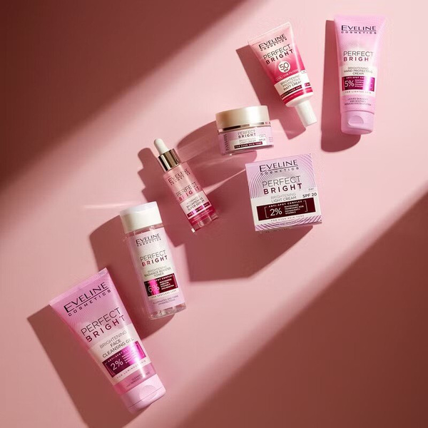 Eveline Perfect Bright Rozjaśniający Tonik Wzmacniający Blask dla Skóry Szarej Skłonnej do Przebarwień 150ml