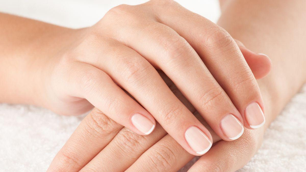 Eveline Nail Therapy Professional 6in1 Odżywka do Paznokci Nadająca Kolor Shimmer Pink 5ml