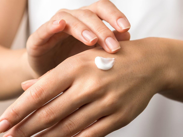 Eveline Sweet Hand Strawberry Nawilżający Krem do Rąk z Masłem Shea 50ml