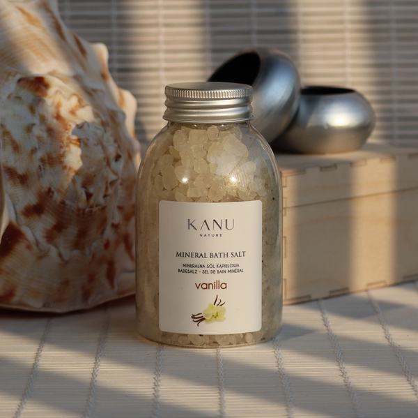 Kanu Nature Regenerating and Relaxing Mineral Bath Salt with Vanilla Scent 350g