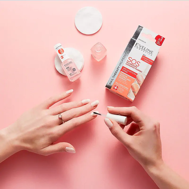 Eveline Nail Therapy SOS Odżywka Wzmacniająca z Wapniem i Kolagenem 12ml