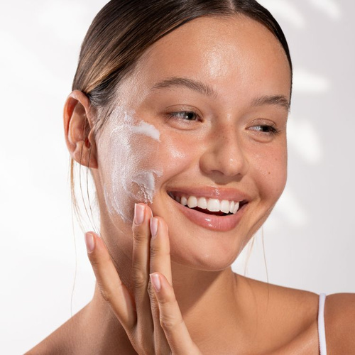 Bielenda Glaze & Glow Moisturizing and Brightening Milk - Glazed Skin Effect Essence for Dry Dull Skin 120ml