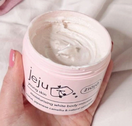 Ziaja Jeju Young Skin Aktywnie Nawilżający Biały Mus do Ciała z Nutą Mango Kokosa i Papai 200ml